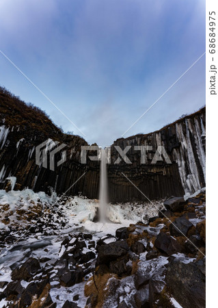 アイスランド スヴァルティフォスの滝 ヴァトナヨークトル国立公園 アイスランド スヴァルティフォスの滝 ヴァトナヨークトル国立公園 68684975