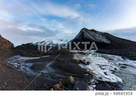 アイスランド　ヴァトナヨークトル氷河 68685958