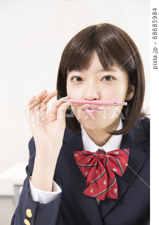 勉強が苦手な女子高校生 68685984