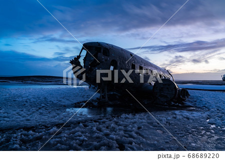 アイスランド Dc 3飛行機の残骸 夕焼けの写真素材 6862