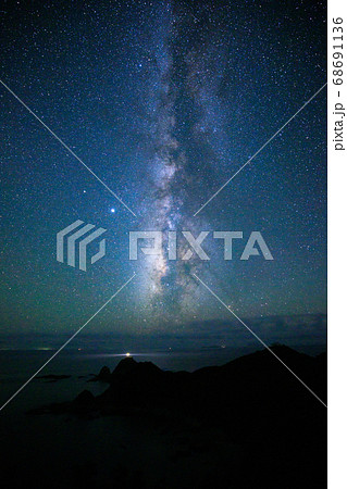 【鹿児島県 佐多岬】 佐多岬灯台と夏の天の川 【鹿児島県 佐多岬】 佐多岬灯台と夏の天の川 68691136