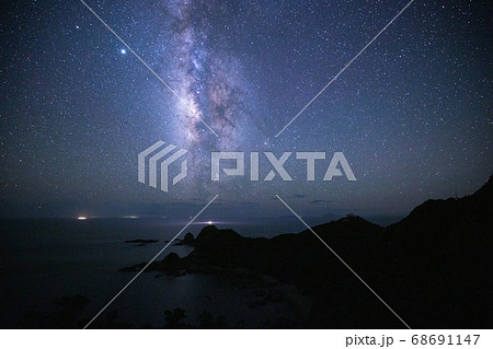 【鹿児島県 佐多岬】 佐多岬灯台と夏の天の川 【鹿児島県 佐多岬】 佐多岬灯台と夏の天の川 68691147