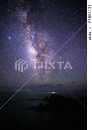 【鹿児島県 佐多岬】 佐多岬灯台と夏の天の川 【鹿児島県 佐多岬】 佐多岬灯台と夏の天の川 68691151