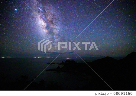 【鹿児島県 佐多岬】 佐多岬灯台と夏の天の川 【鹿児島県 佐多岬】 佐多岬灯台と夏の天の川 68691166