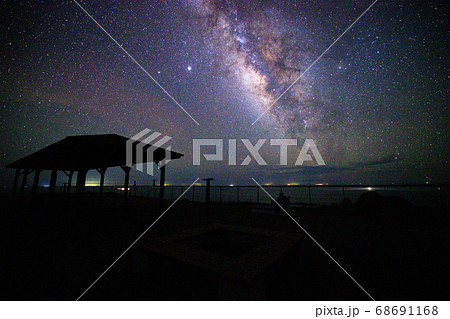 【鹿児島県 佐多岬】 佐多岬灯台と夏の天の川 【鹿児島県 佐多岬】 佐多岬灯台と夏の天の川 68691168