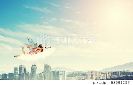 She is free to express herself 68691237