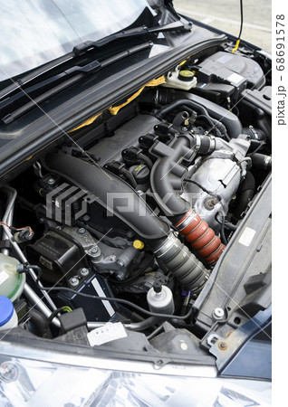 コンパクトカーのエンジンルーム ダウンサイジングターボ の写真素材