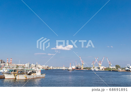 青森県八戸市　八戸湾 68691891