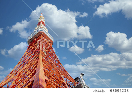 東京都港区 東京タワーと夏空の写真素材