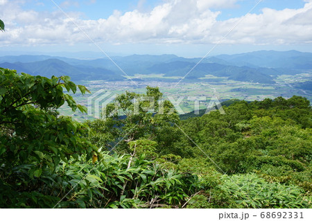 荒島岳 勝原コースの登山道から大野市方面 荒島岳 勝原コースの登山道から大野市方面 68692331