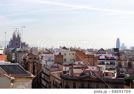 バルセロナ　カサ・ミラ　屋上からサグラダファミリア 68693769