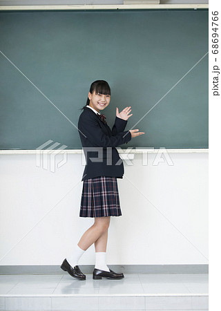 中学生　高校生　女子　ポートレート　こちら 68694766