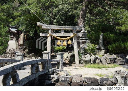 山口県 萩市 明神池の厳島神社の写真素材 [68695292] - PIXTA