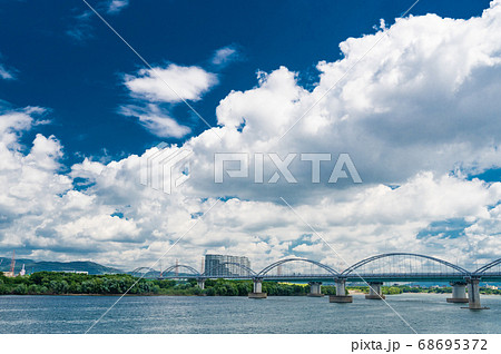 淀川夏空風景 68695372