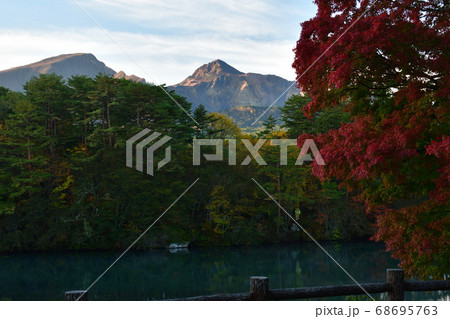 裏磐梯五色沼の紅葉 68695763