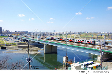 多摩川橋梁を行く東急東横線と東急目黒線 多摩川橋梁を行く東急東横線と東急目黒線 68696285