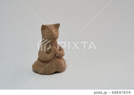 陶器の拝み猫です。 陶器の拝み猫です。 68697659