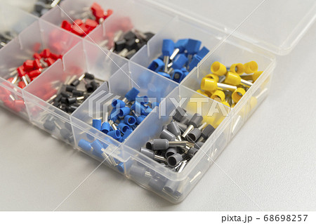 Tips of different sizes and colors for crimping 68698257