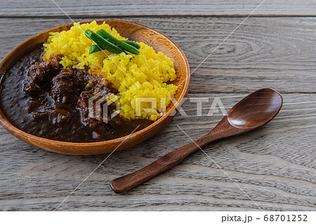 サフランライス チキンカレークローズアップの写真素材