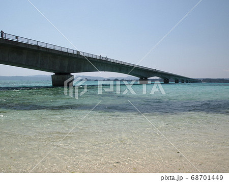 沖縄県、古宇利ビーチから見た古宇利大橋 沖縄県、古宇利ビーチから見た古宇利大橋 68701449