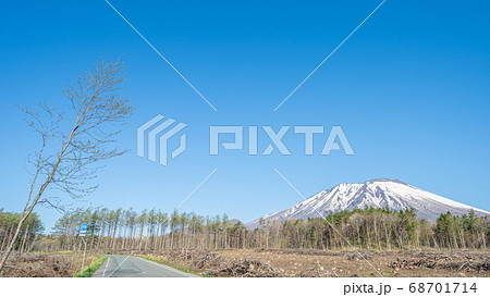「岩手県」春の岩手山を滝沢市から望む 「岩手県」春の岩手山を滝沢市から望む 68701714