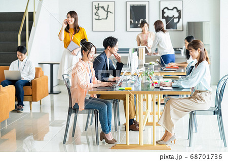 ベンチャー企業のオフィス 68701736