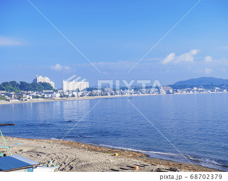 コロナ禍で閑散とした有名海水浴場三浦海岸の夏の写真素材
