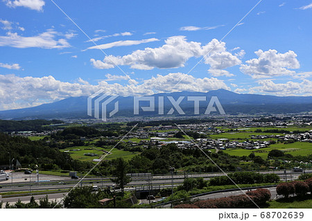 上信越自動車道　佐久平パーキングエリア　ハイウェイオアシスより望む八ヶ岳連峰 68702639
