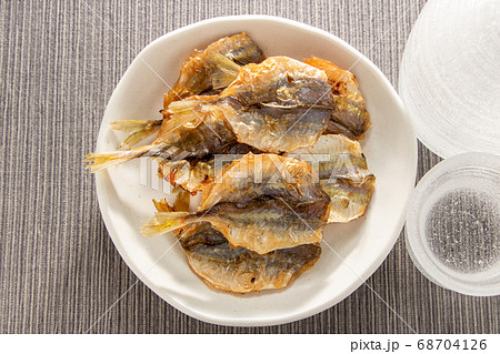 焼き小あじ 日本酒 冷酒 のおつまみイメージ の写真素材