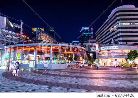 東京 有楽町駅 中央口 夜の駅前広場の写真素材