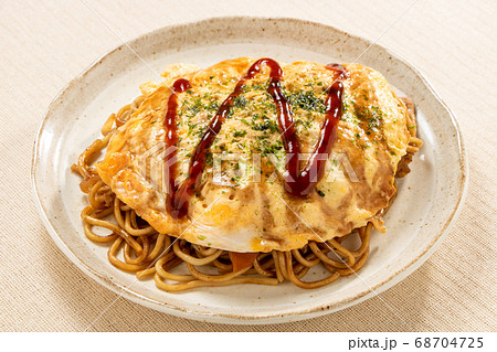 オムそば(オム焼きそば)。 オムそば(オム焼きそば)。 68704725