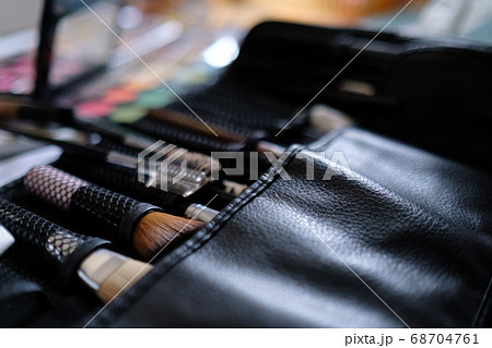 プロのメイク道具 68704761