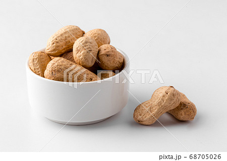Closeup on isolated peanut nuts in a bowl 68705026