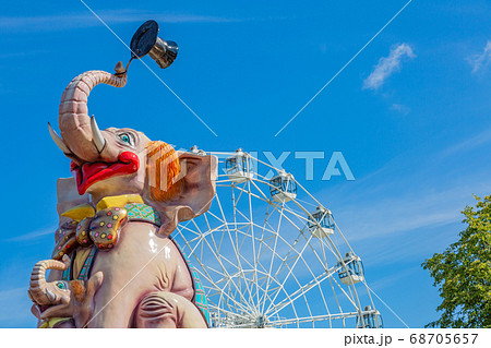 Big white ferris wheel in the park 68705657