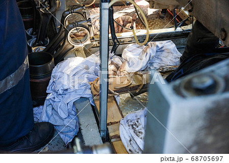 Repair of a diesel generator converted to gas. 68705697