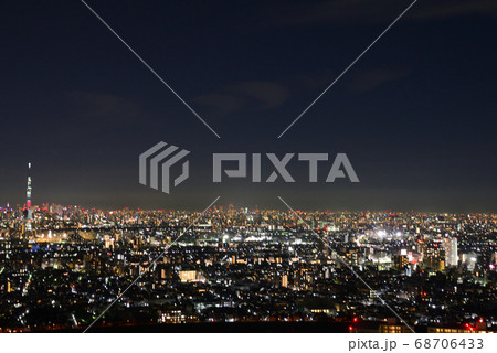 市川アイ・リンクタウンから見たスカイツリーと東京東部の夜景 68706433