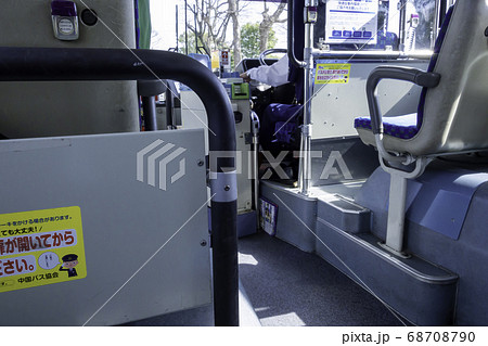 バスの車内　岡山県倉敷市 68708790