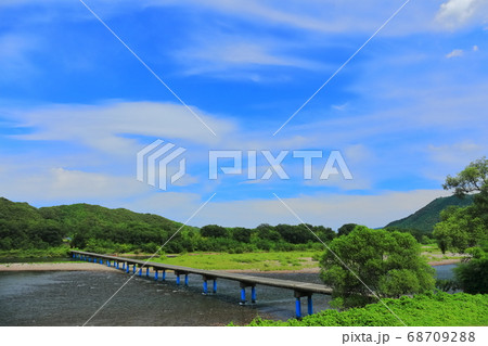 【高知県】盛夏の佐田沈下橋（四万十川） 68709288