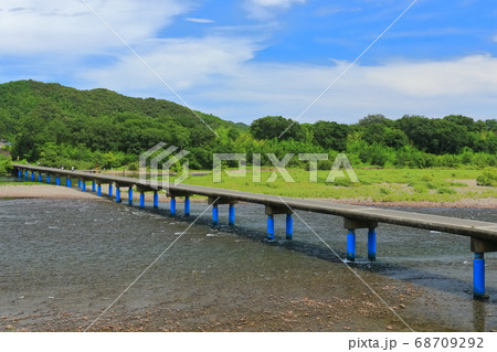 【高知県】盛夏の佐田沈下橋（四万十川） 68709292