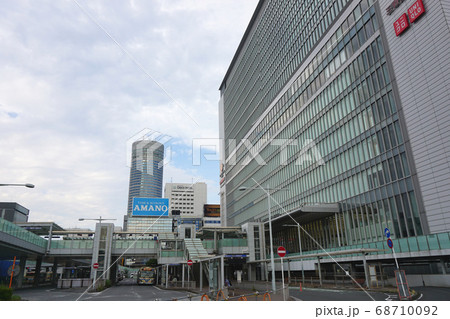横浜市港北区 新横浜 キュービックプラザとバス停 横浜市港北区 新横浜 キュービックプラザとバス停 68710092