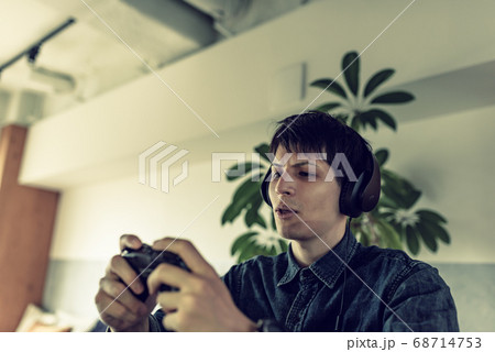 男性のポートレイト 68714753