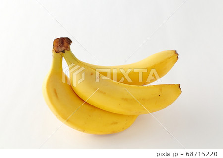 栄養バランス抜群なフルーツ　バナナ 68715220