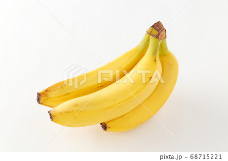 栄養バランス抜群なフルーツ　バナナ 68715221