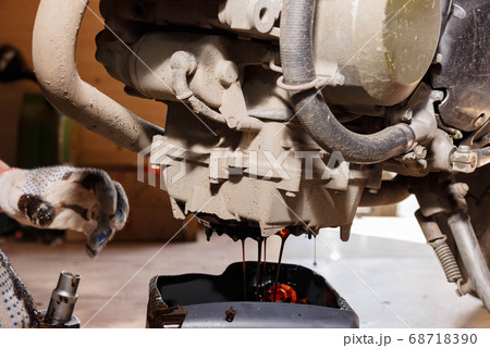 The process of draining oil from a motorcycle The process of draining oil from a motorcycle 68718390