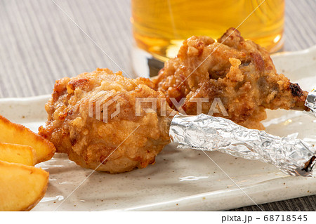鶏肉のチューリップ唐揚げ。ビールのおつまみイメージ。 68718545