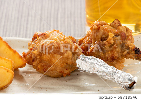 鶏肉のチューリップ唐揚げ。ビールのおつまみイメージ。 鶏肉のチューリップ唐揚げ。ビールのおつまみイメージ。 68718546