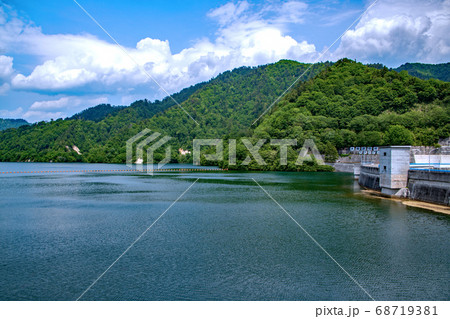 矢木沢ダム　奥利根湖　群馬県みなかみ町　　 68719381