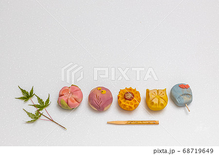 和菓子　Japanese culture Japanese sweets for tea 68719649