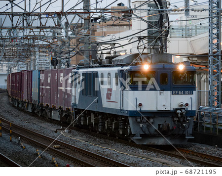 朝の電気機関車 68721195