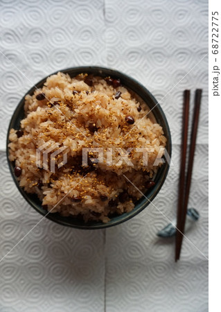 伝統の縁起飯、大盛りの赤飯 68722775